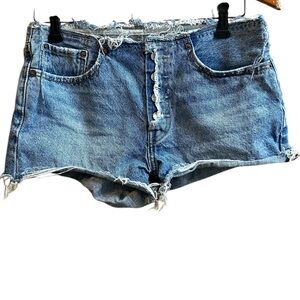 Levi’s 501 women’s cut off distressed mini jean shorts 27